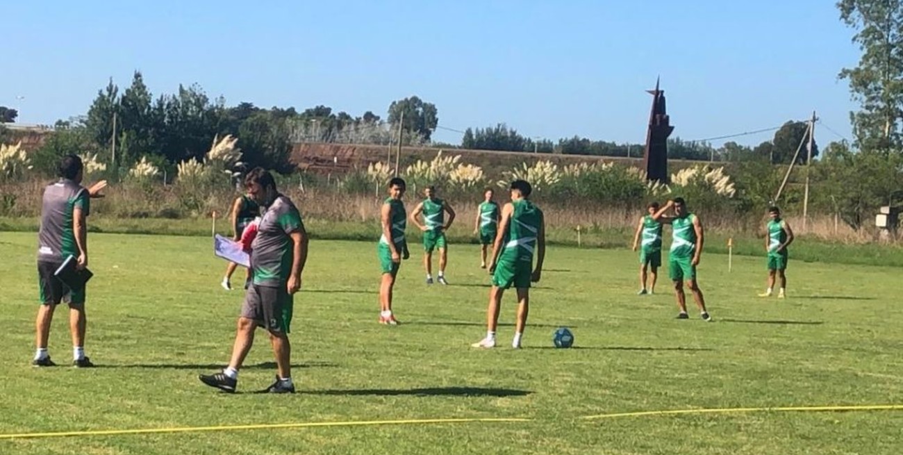 Ferro suma tres refuerzos en un día y acuerda con Brian Fernández