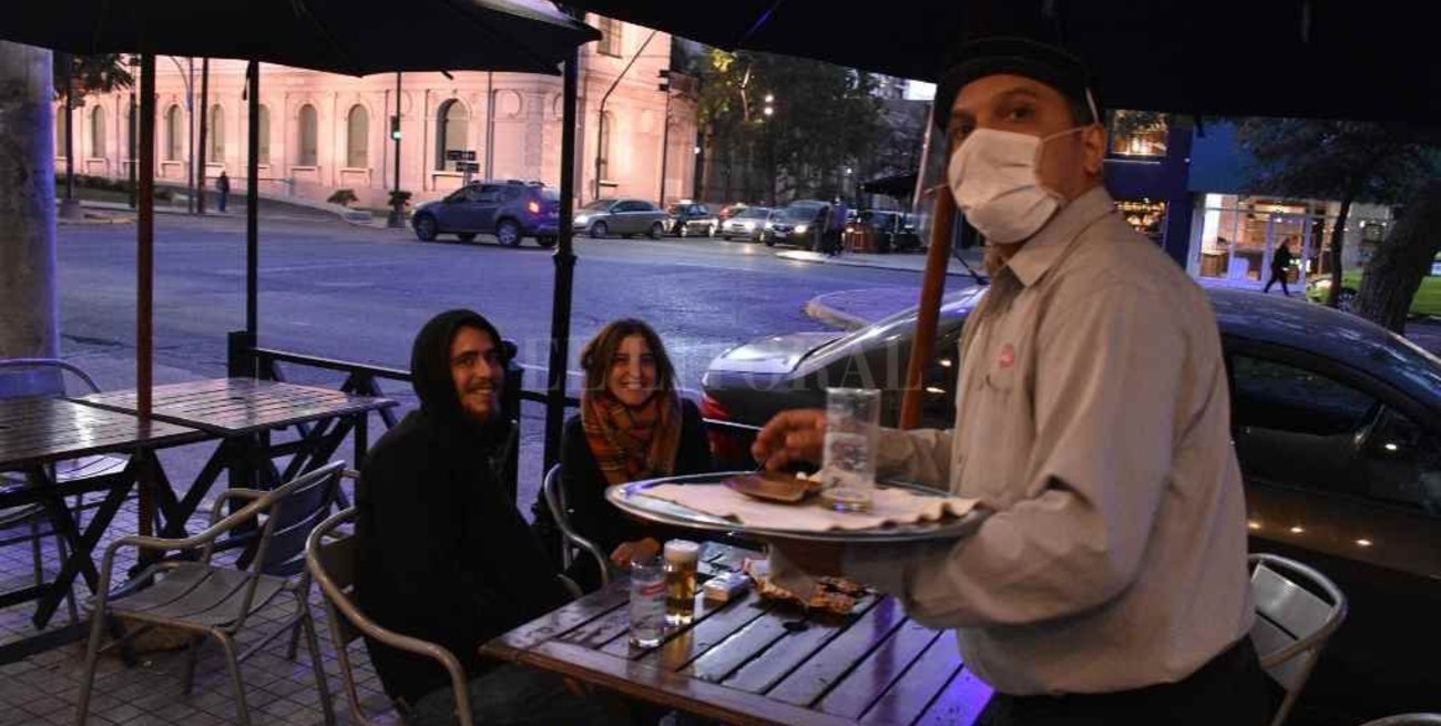 Propietarios de bares siguen muy preocupados, pese a la apertura