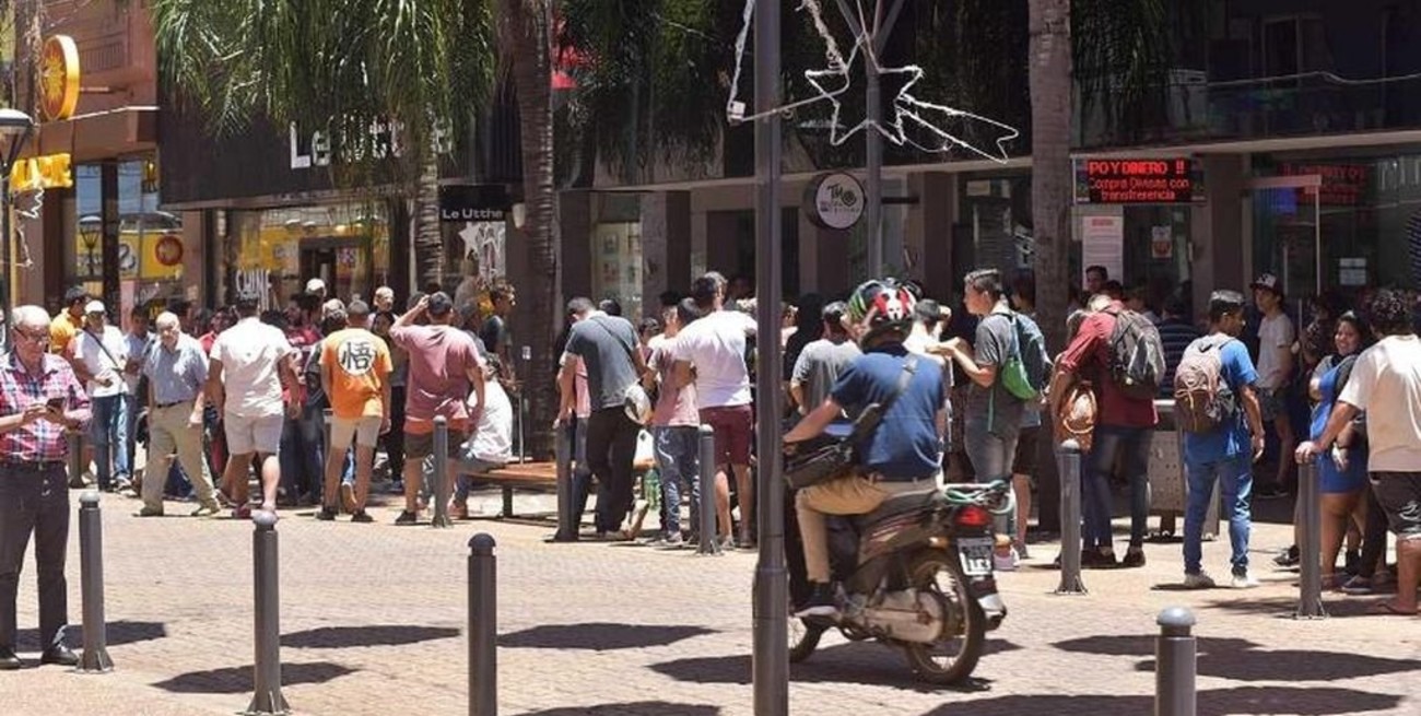 Insólito: paraguayos compran dólares para argentinos en Misiones