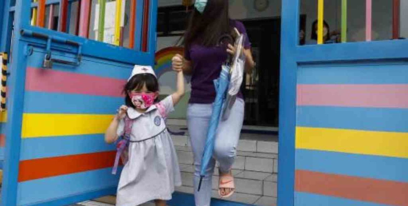 Dinamarca declara que su brote de coronavirus está "bajo control"