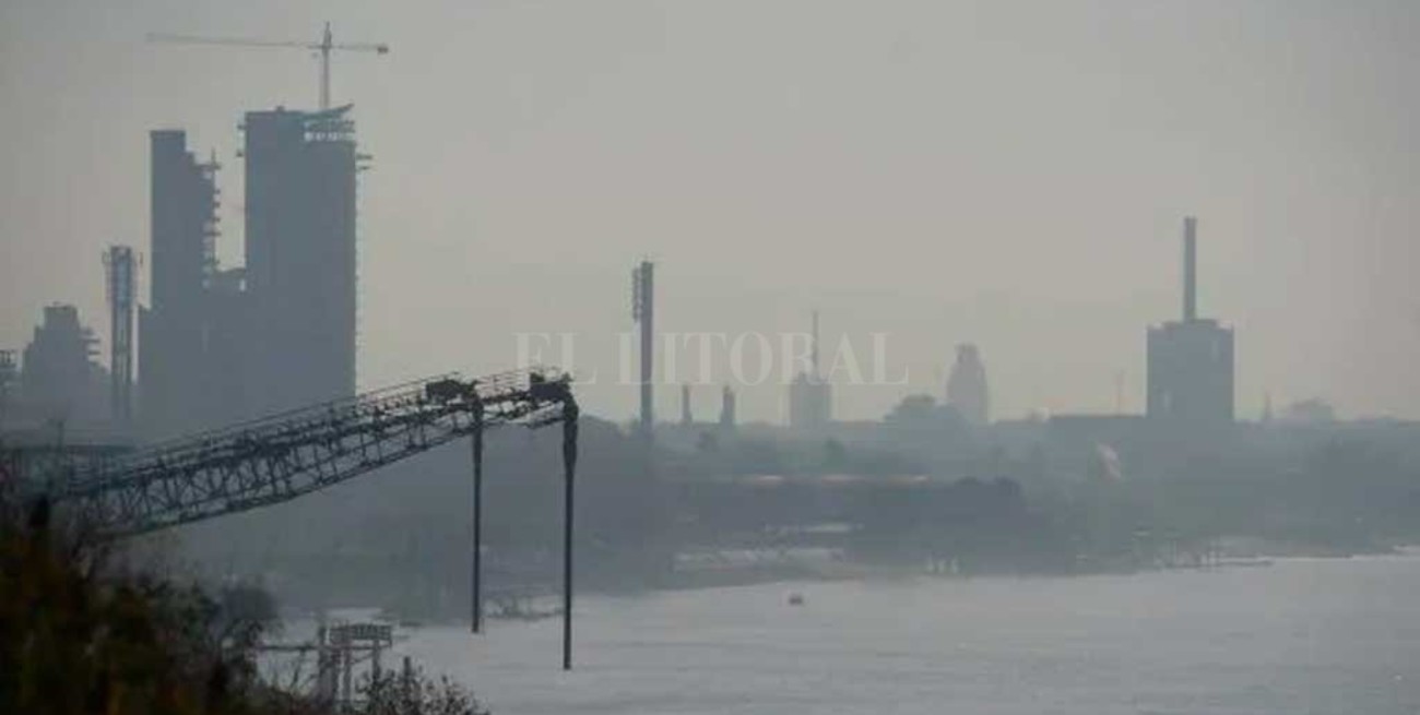 Rosario volvió a amanecer cubierta de humo por la quema de pastizales
