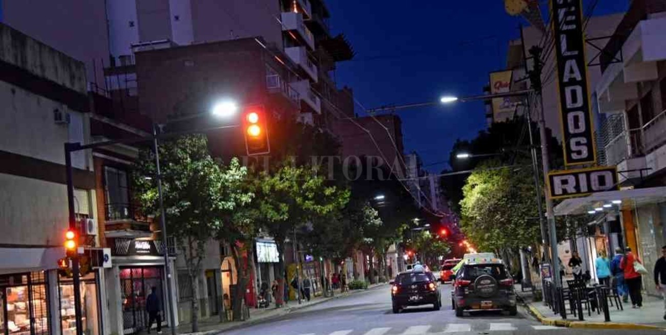 Por las nuevas restricciones, en Rosario el tránsito nocturno bajó un 60%