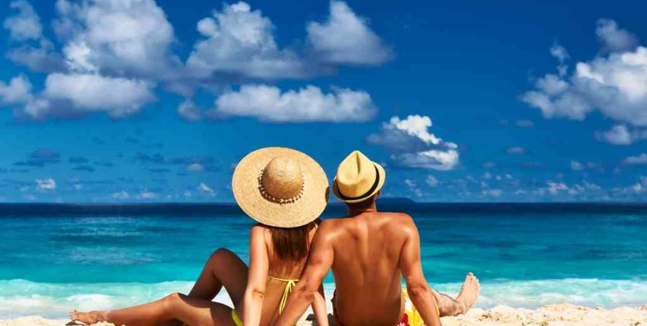 Un estudio científico reveló que tomar sol aumenta el deseo y la pasión sexual