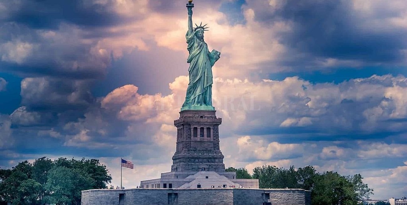 Donald Trump suspendió  la inmigración por 60 días