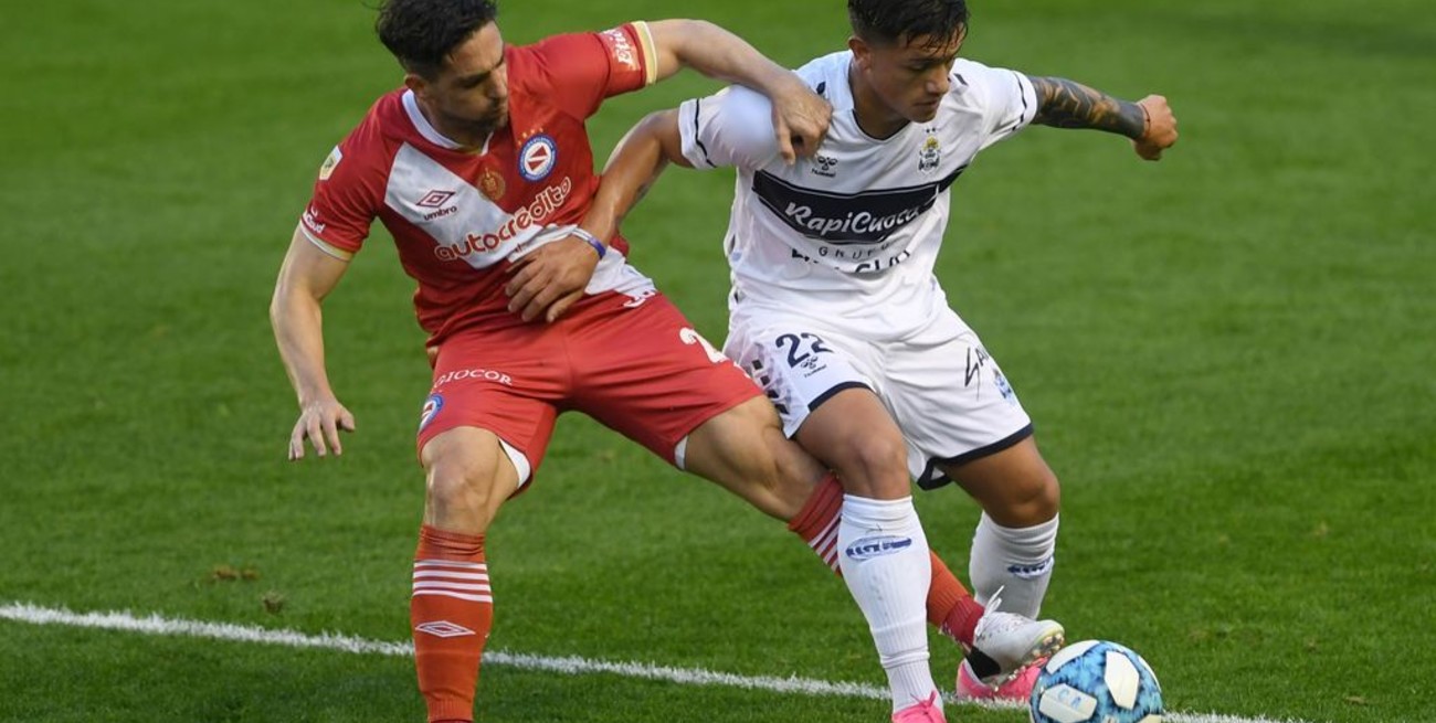 El gol del "Pulga" Rodríguez no le alcanzó a Gimnasia para seguir en la Copa Argentina