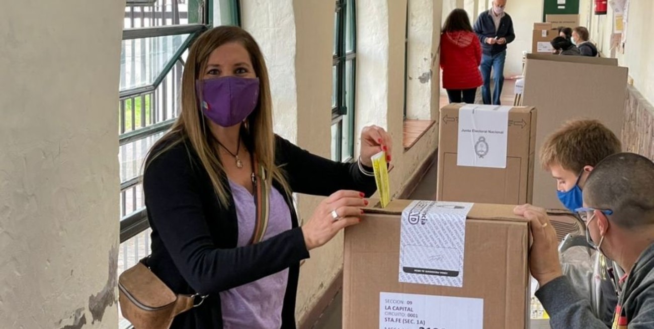  Votó Marcela Aeberhard: "los invito a que hagan valer su voz"