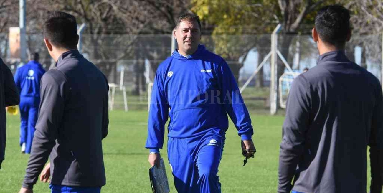 Atlético de Rafaela vuelve el lunes 8 con la continuidad de Otta como DT