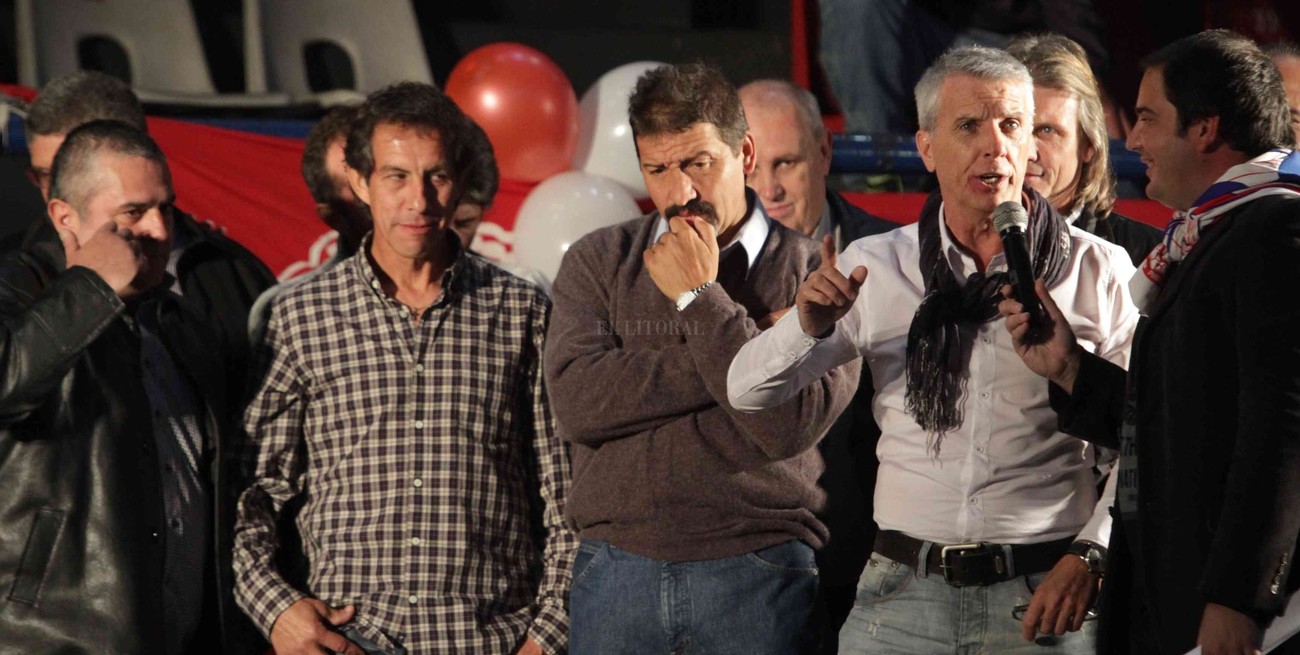 "Pepe" Castro, duro contra Azconzábal: "Traer a un técnico de tan poca jerarquía, iguala hacia abajo"