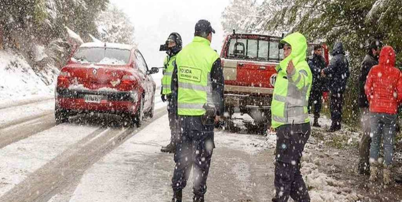 Hay rutas interrumpidas por acumulación de nieve en Neuquén