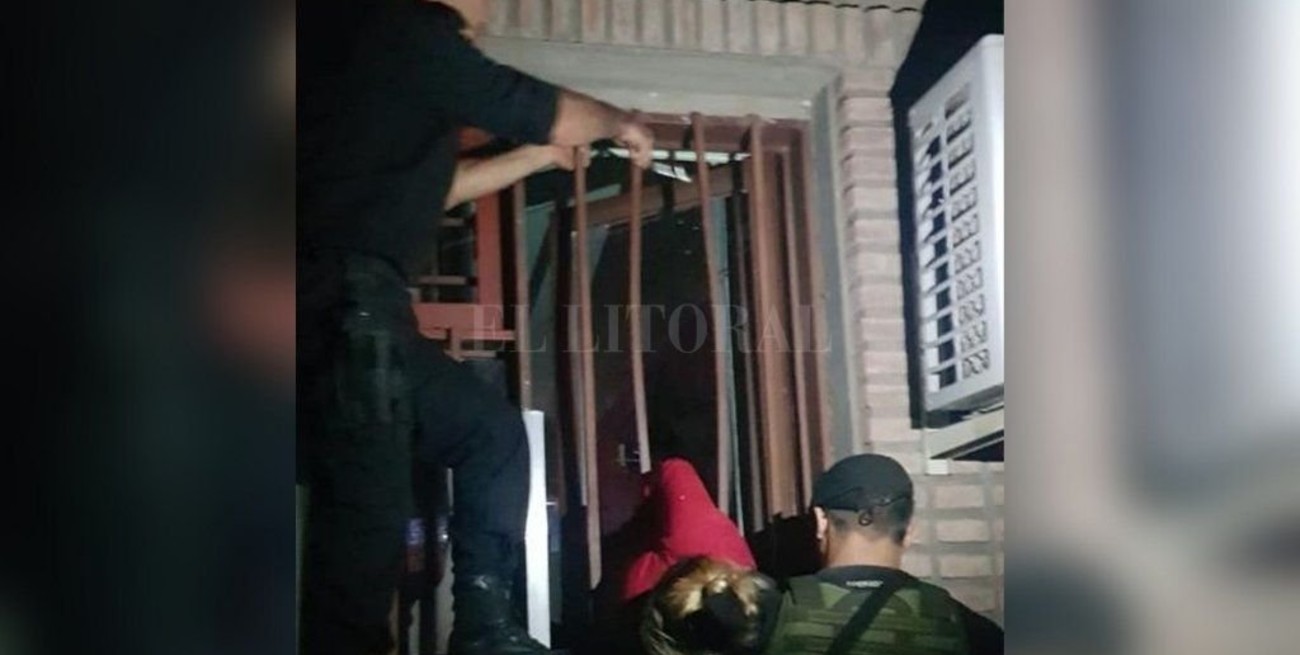 Insólito: ladrona embarazada quedó atrapada en una ventana