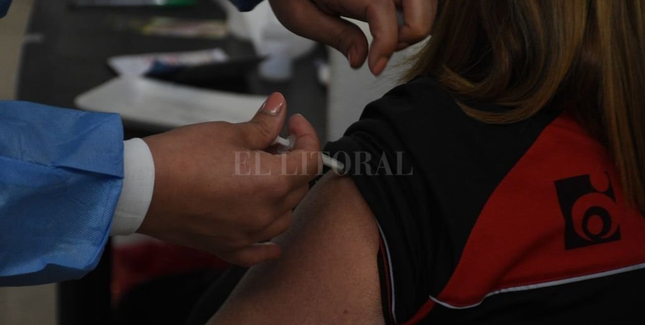 Covid en Santa Fe: se inoculó al menos con una dosis al 72% de los inscriptos