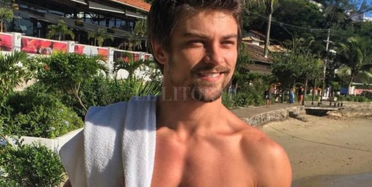 Se estrenó "Jesús" y el Ángel Gabriel ya tiene fans argentinas