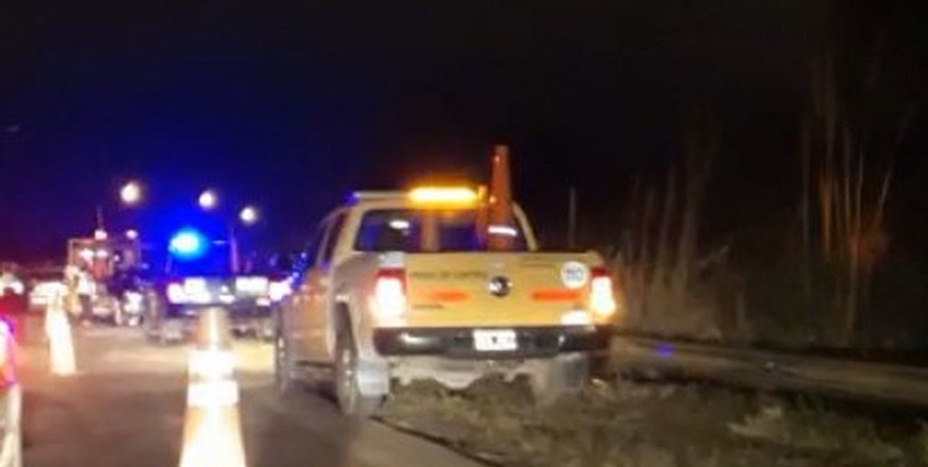 Video: interrumpieron el tránsito en Circunvalación Oeste para remover un auto chocado