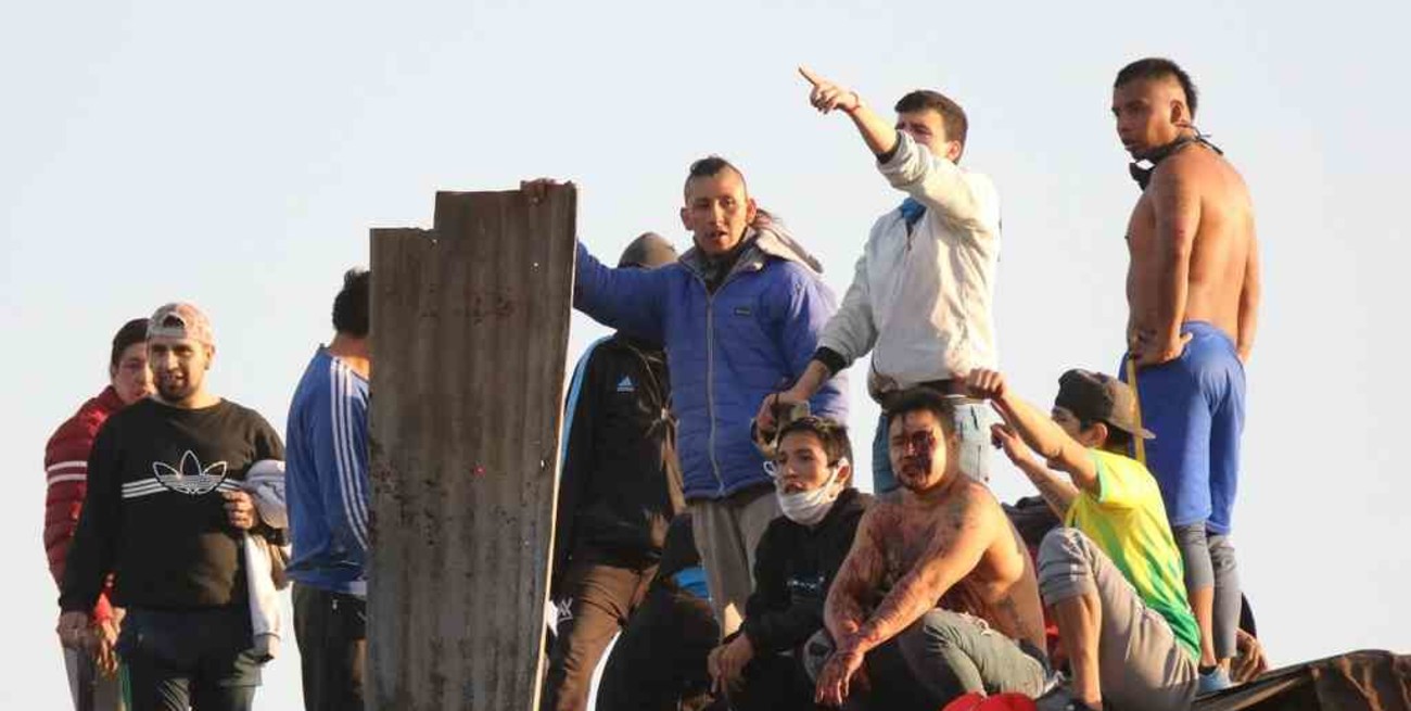 Dos presos muertos y varios heridos tras un motín en una cárcel de Jujuy