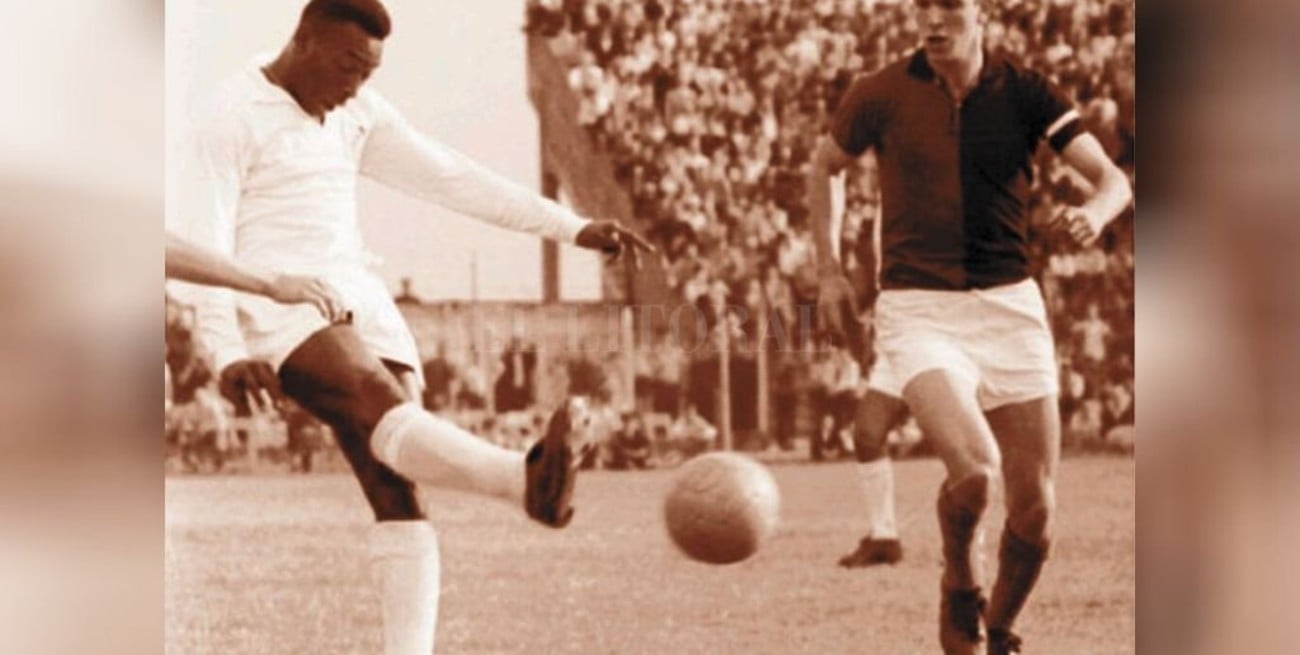 Cuando el "Rey" Pelé se arrodilló en el Centenario