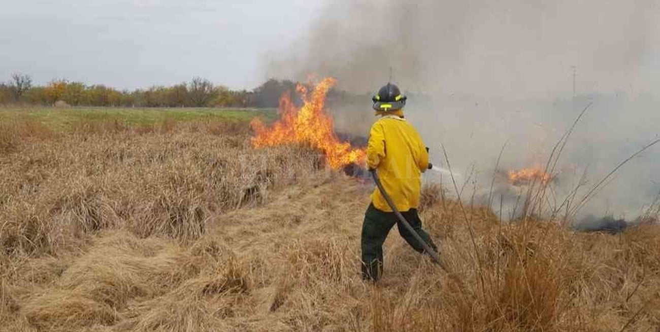 Arduo trabajo de Bomberos por incendios en la provincia