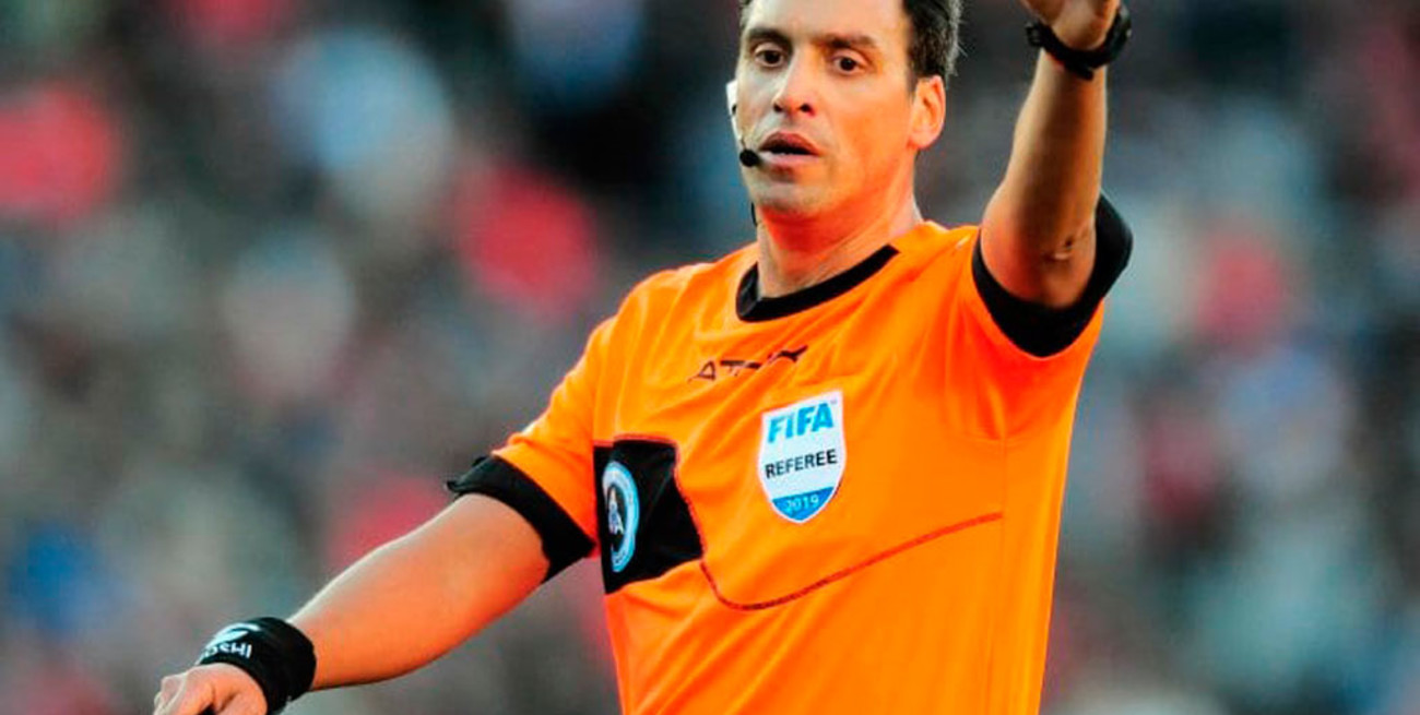 Insólito: se conoce el árbitro de la final y no los de las semis