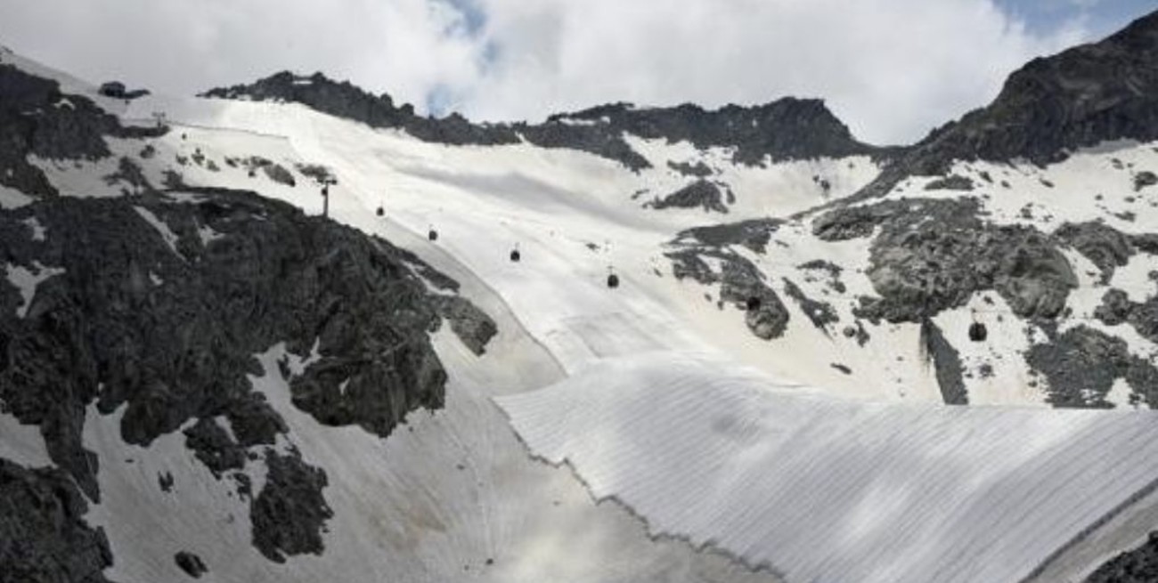 Italia cubre el glaciar de Presena para evitar su deshielo