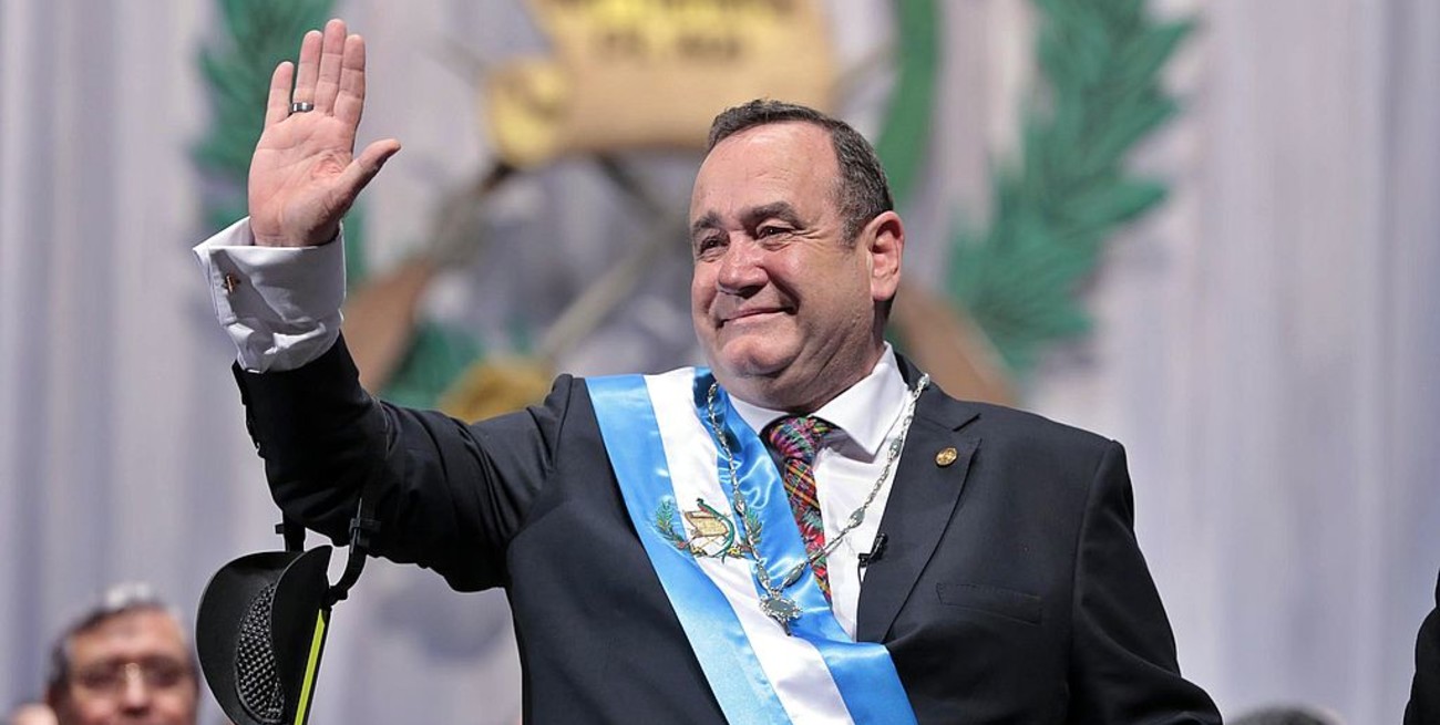 Guatemala: investigan si el presidente Alejandro Giammattei recibió sobornos rusos