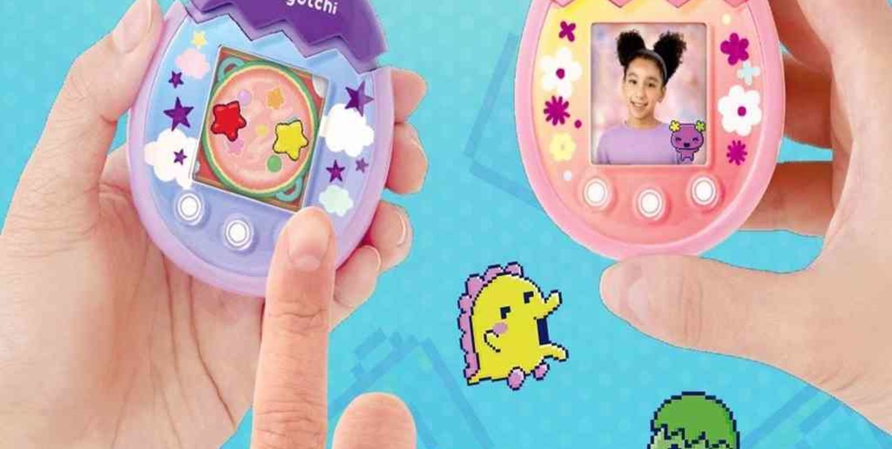 Vuelve el Tamagotchi con cámara, botones táctiles, y pantalla a color
