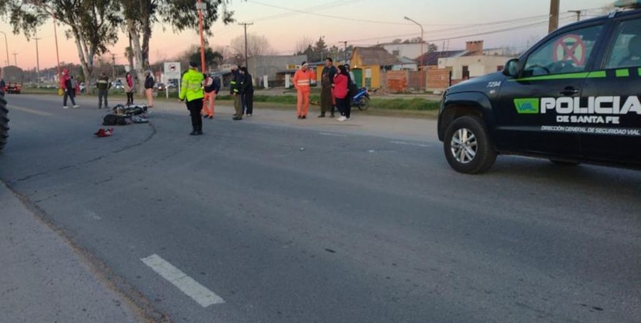 Motociclista herido grave tras colisionar contra un camión