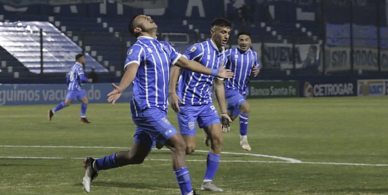 Godoy Cruz se lo dio vuelta a Rosario Central y le ganó en Mendoza