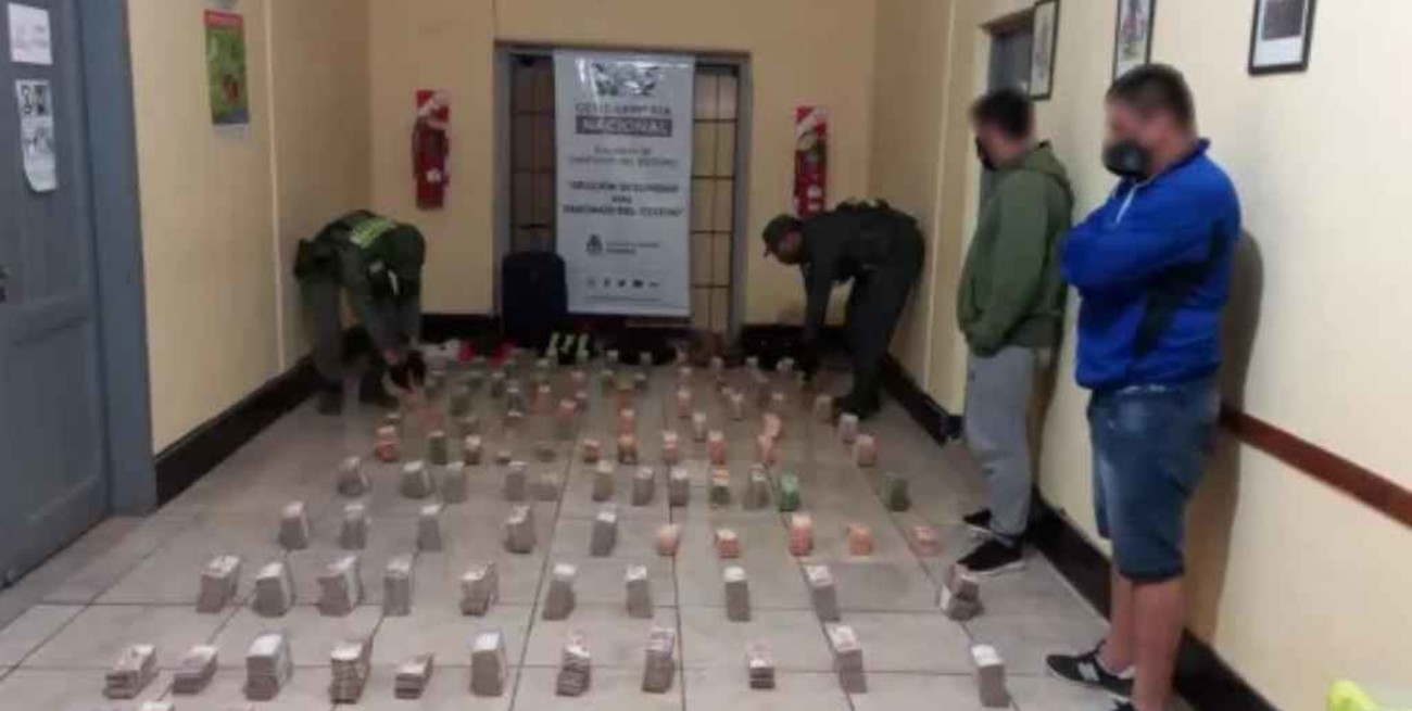 Santiago del Estero: transportaban más de $ 44 millones en su auto sin ninguna documentación 