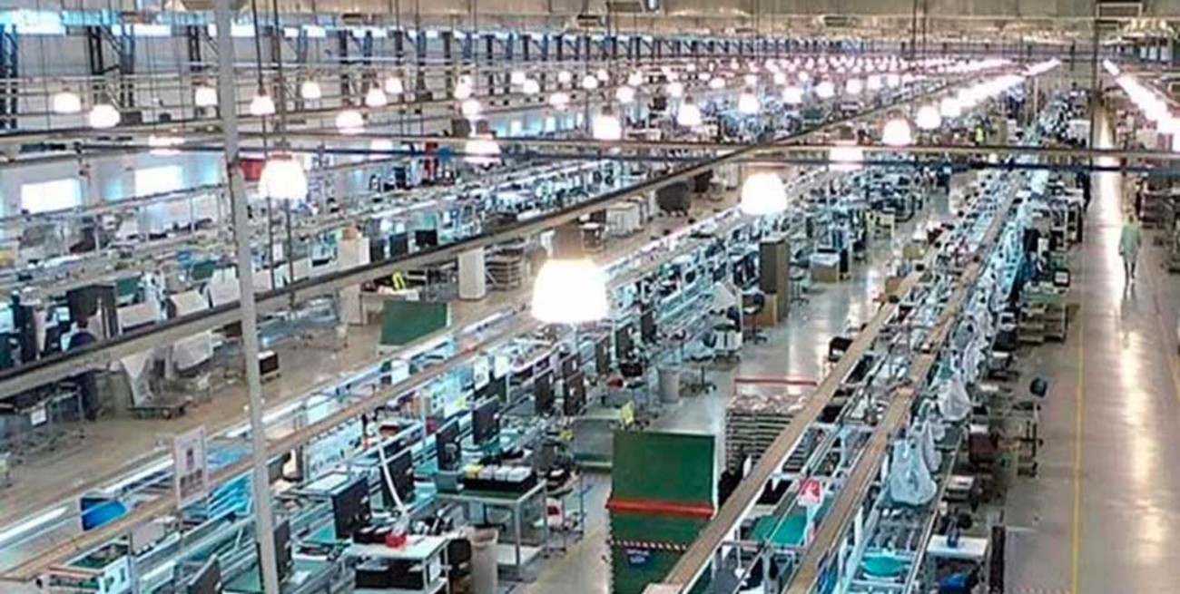 Multinacional que fabrica celulares busca comprador para irse del país