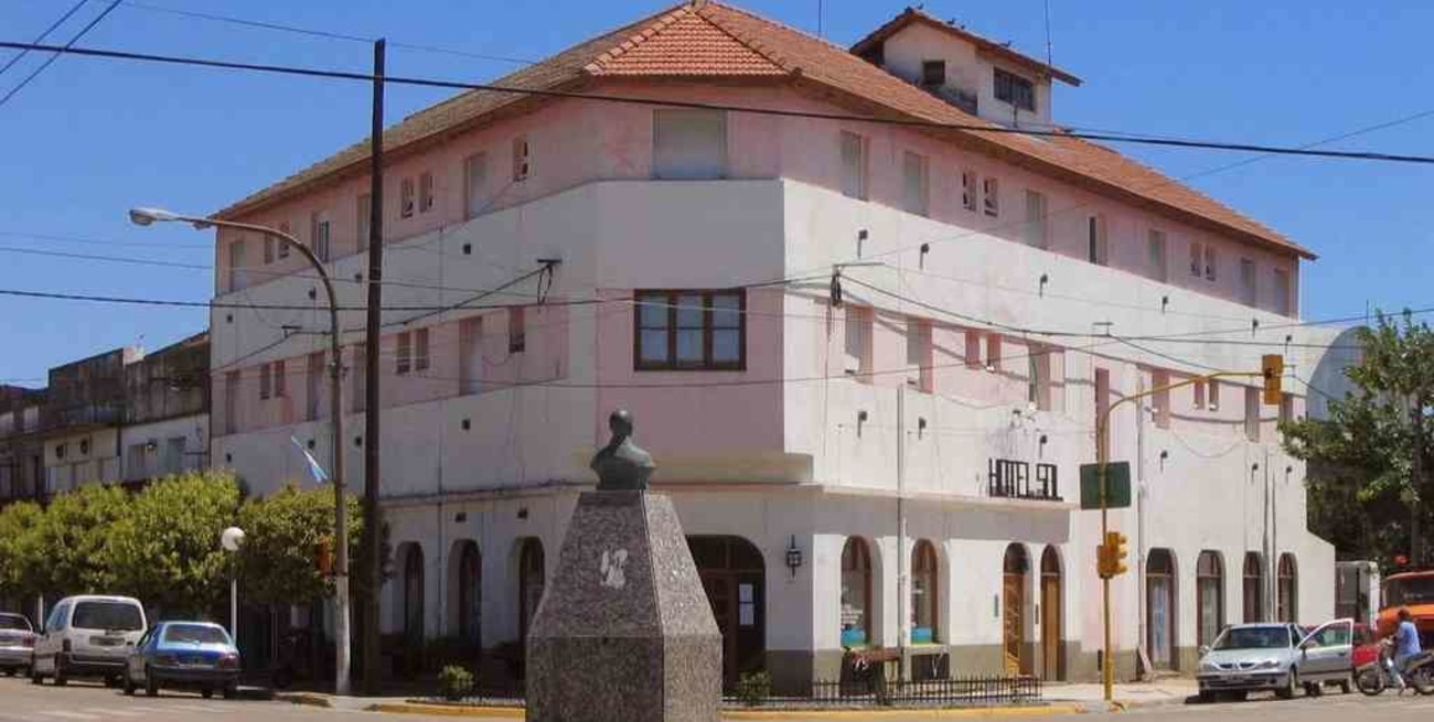 Henderson: 200 personas fueron aisladas por una previa clandestina