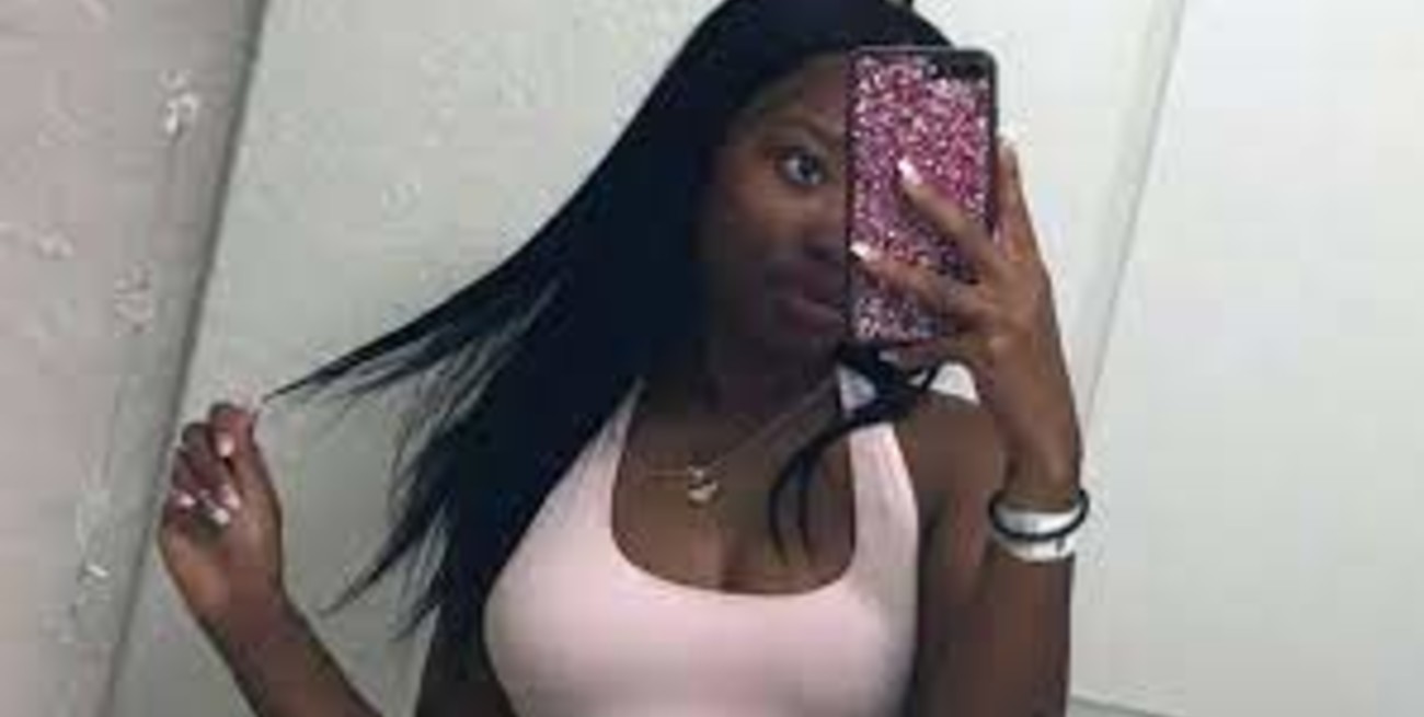 Participaba en una videoconferencia cuando su hijo la mató sin querer