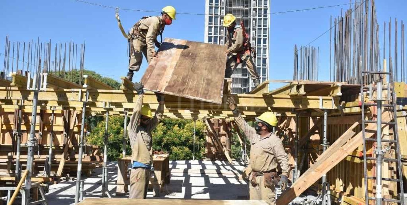 Los precios mayoristas subieron 4,8% en abril y el Costo de la Construcción 6,4%