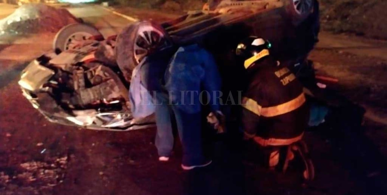Tres personas heridas  en impresionante vuelco en el sur santafesino