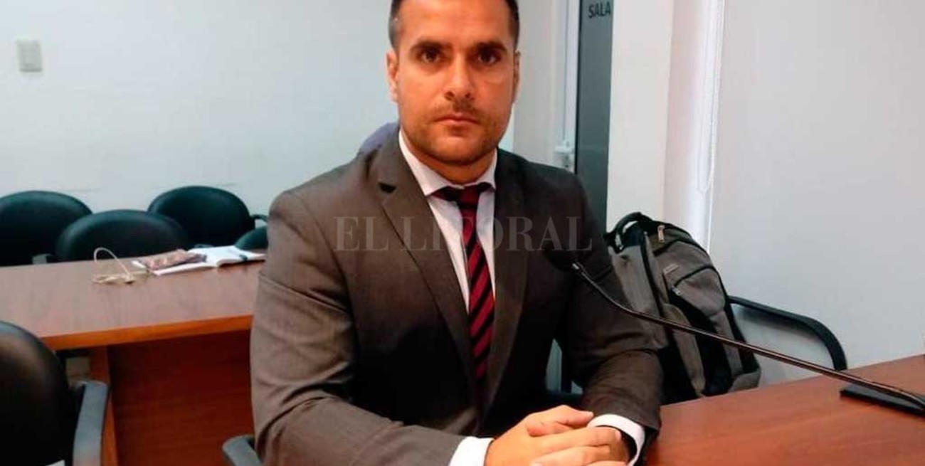 Investigan a policías por   matar un perro a golpes