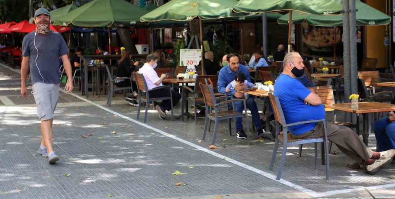 Mendoza se aproximó a los 900 contagios diarios por coronavirus