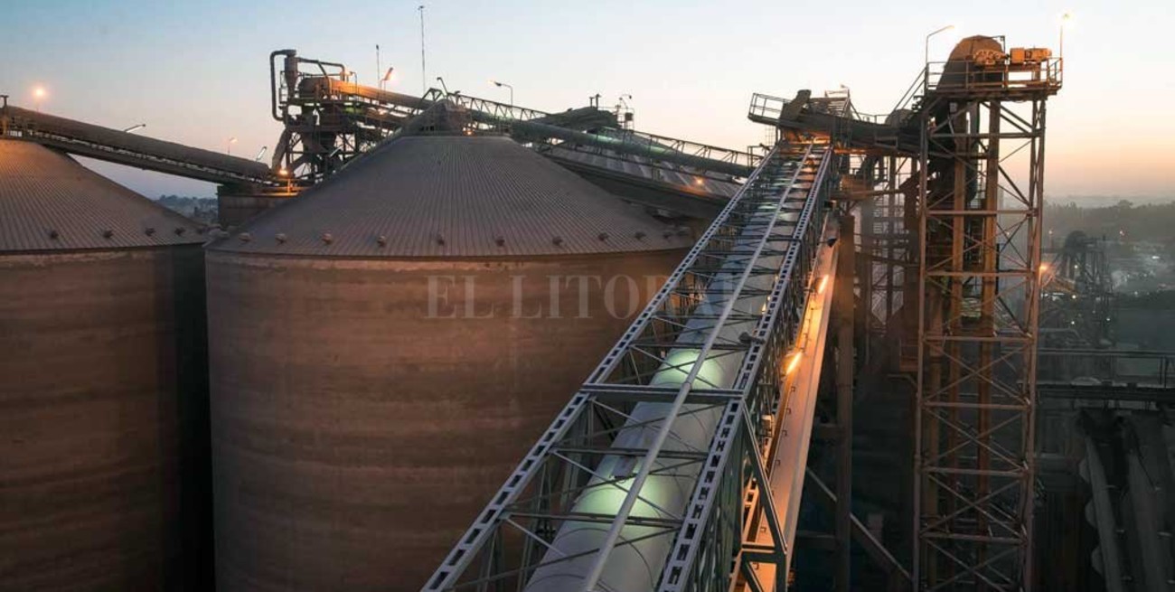 Timbúes dispuso el cierre total de puertos y cerealeras