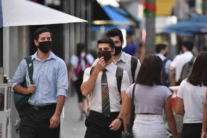 Archivo El Litoral 01.03.2021 Gente en la peatonal. Santa Fe pandemia coronavirus Covid 19 distanciamiento. Foto: Pablo Aguirre