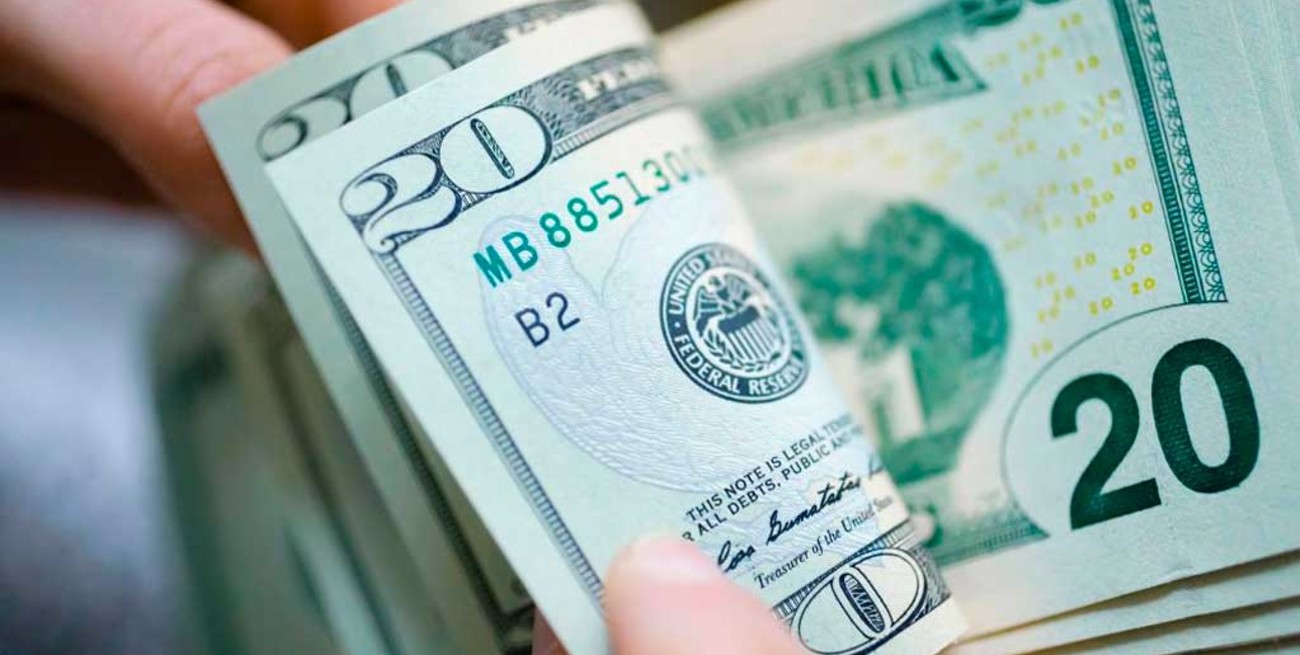 Dólar hoy: el oficial se vendía por encima de los 80 pesos