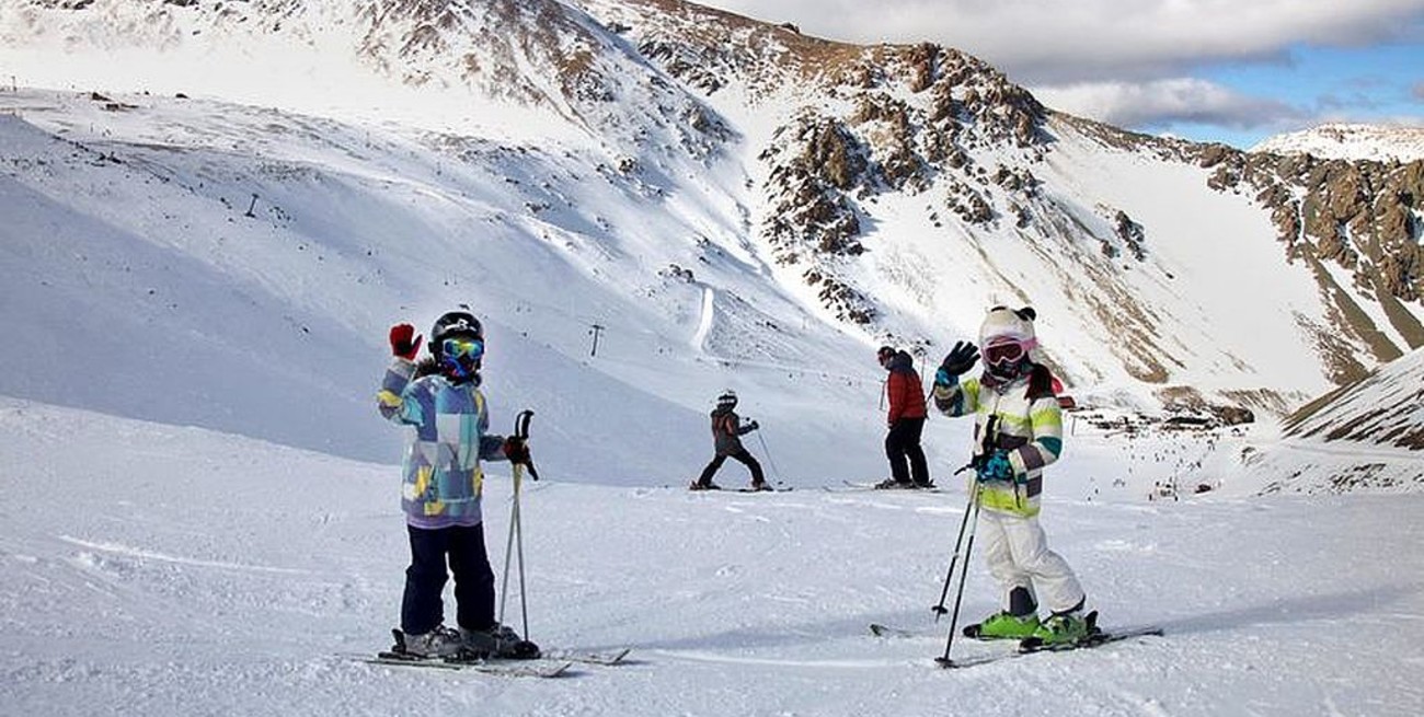 El gobierno de Chubut sortea avistajes de ballenas y pases de esquí para incentivar la vacunación