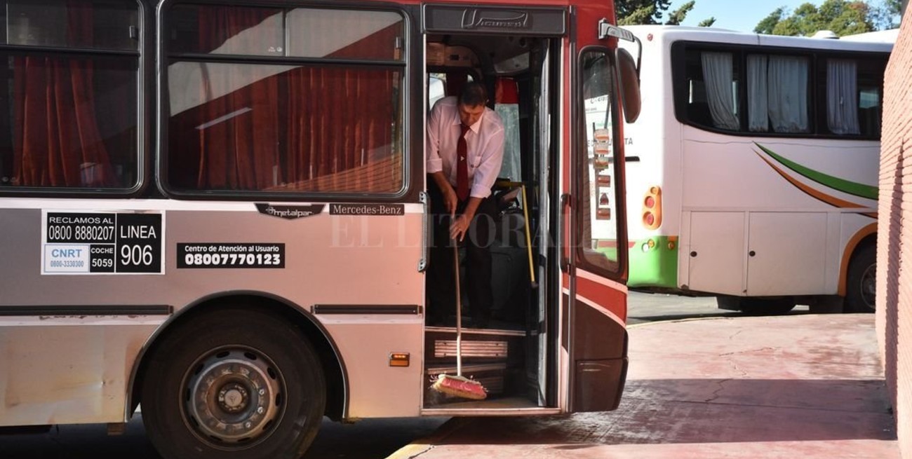 El servicio de colectivos entre Santa Fe y Paraná, continúa suspendido