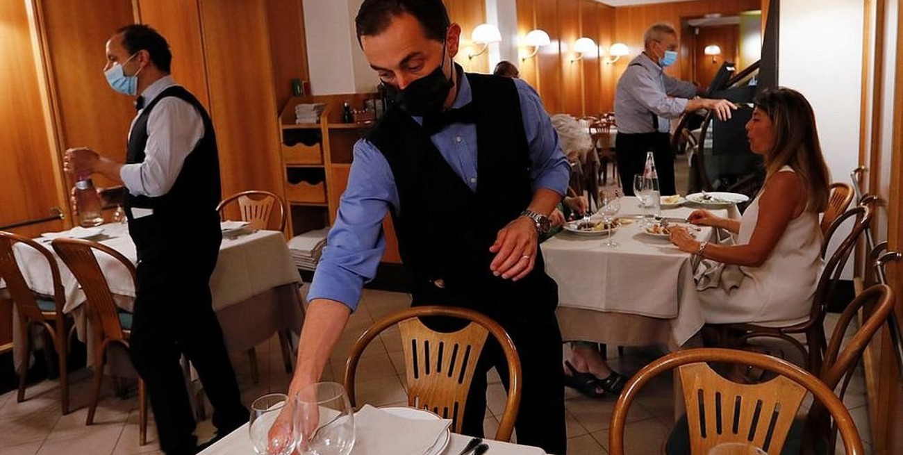 Italia lanzará un "pase verde" obligatorio para concurrir a actividades en lugares cerrados