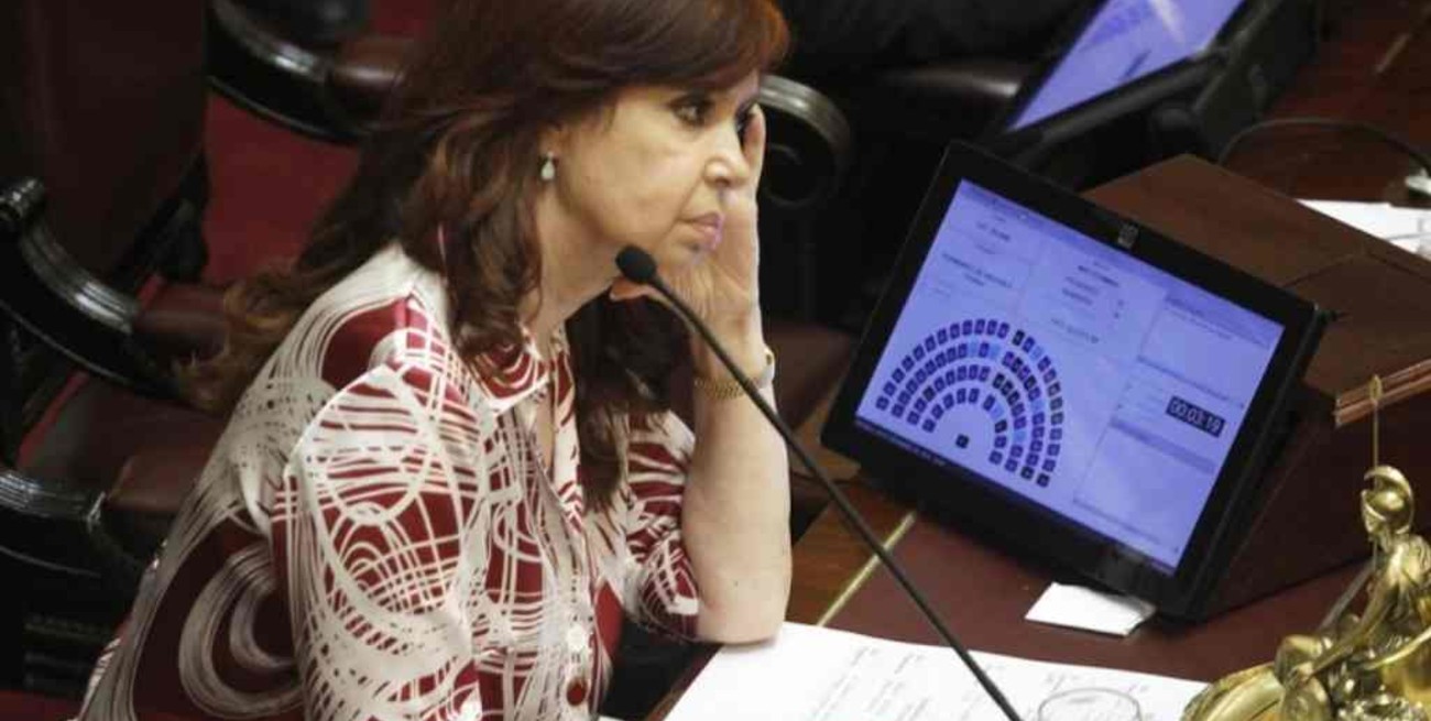 Cristina Kirchner convocó a sesión para tratar pliegos de jueces e inhabilitar senadores para compra de dólares