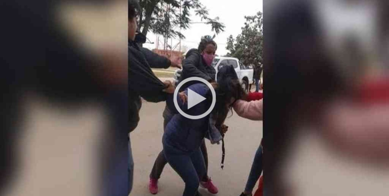 Escándalo en Salta: un grupo de mujeres agredió a golpes a una concejal