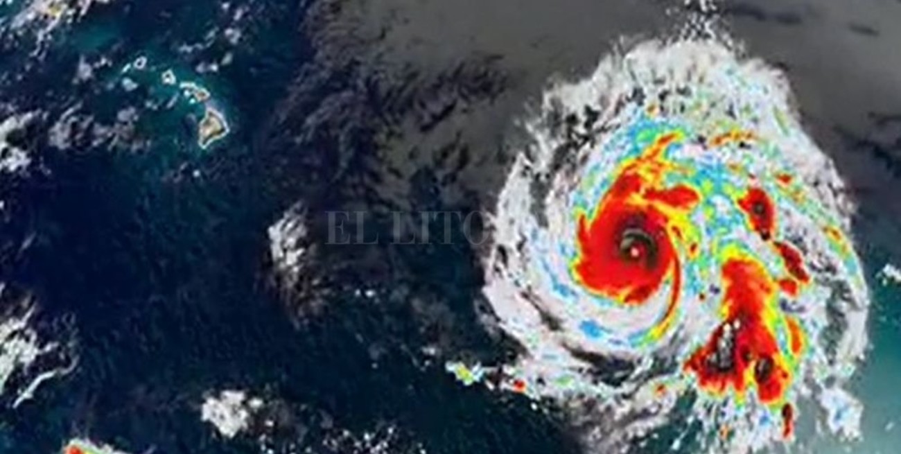 El huracán Douglas se mueve hacia Hawai