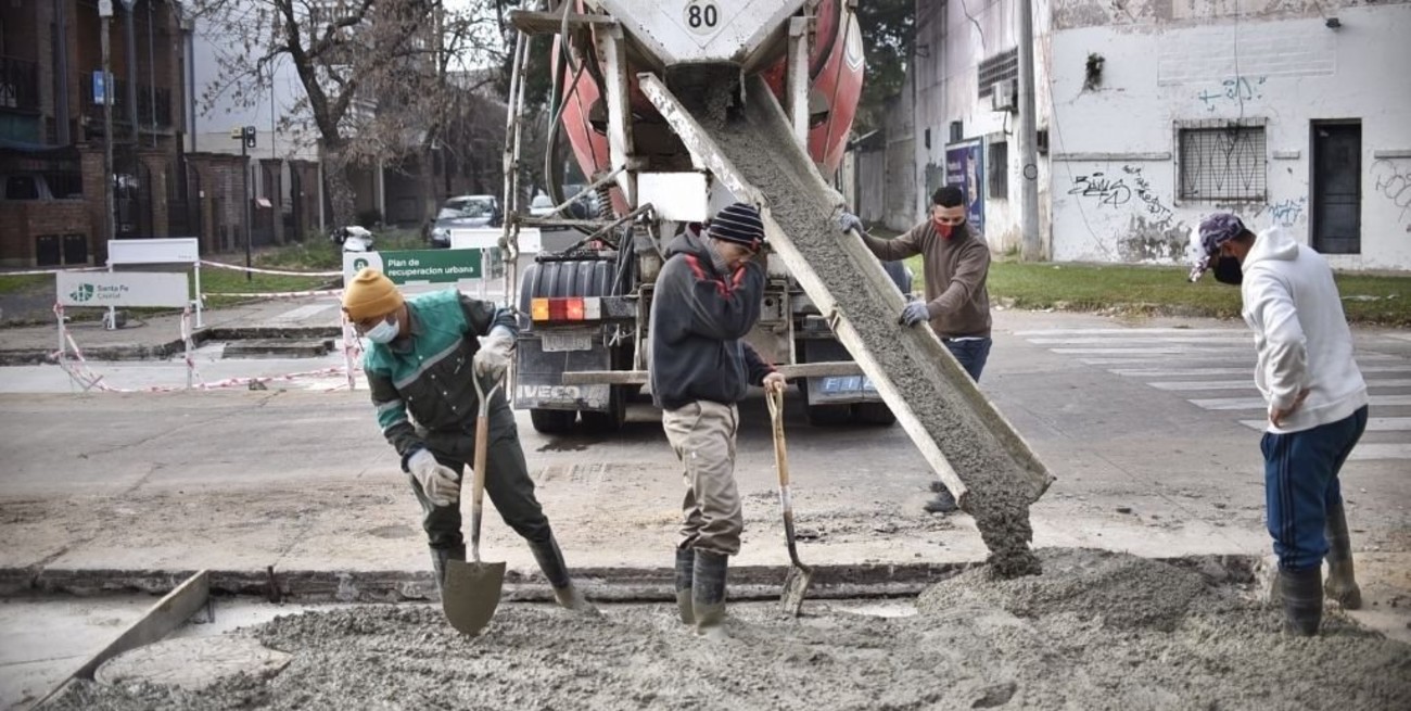 Jatón recorrió las obras de bacheo que se iniciaron en Candioti Sur