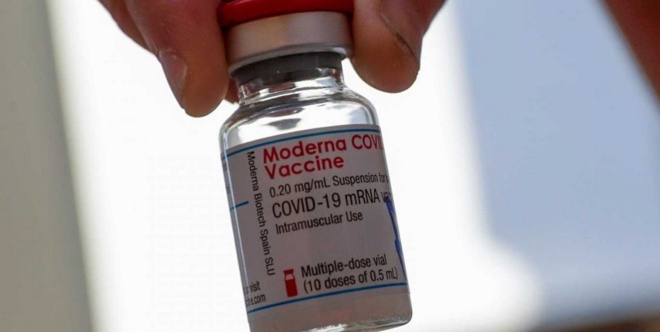 La vacuna de refuerzo de Moderna es eficaz frente a distintas variantes
