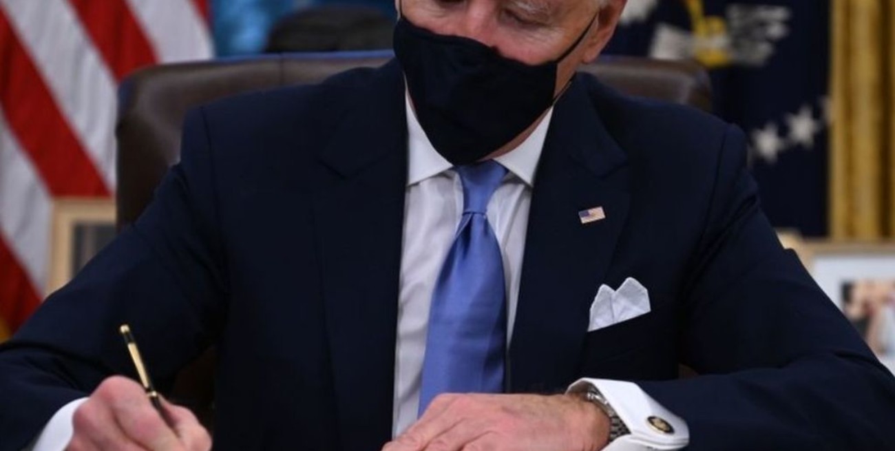 EEUU exigirá a los empleados estatales que se vacunen o se hagan testeos todas las semanas