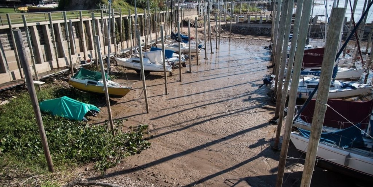 Defensa Civil en alerta por probables derrumbes en la ribera de Rosario