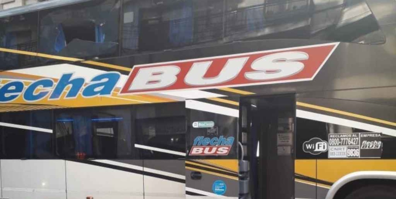 Apedrearon al micro que trasladaba a la reserva de Estudiantes en la Autopista Buenos Aires-Rosario 