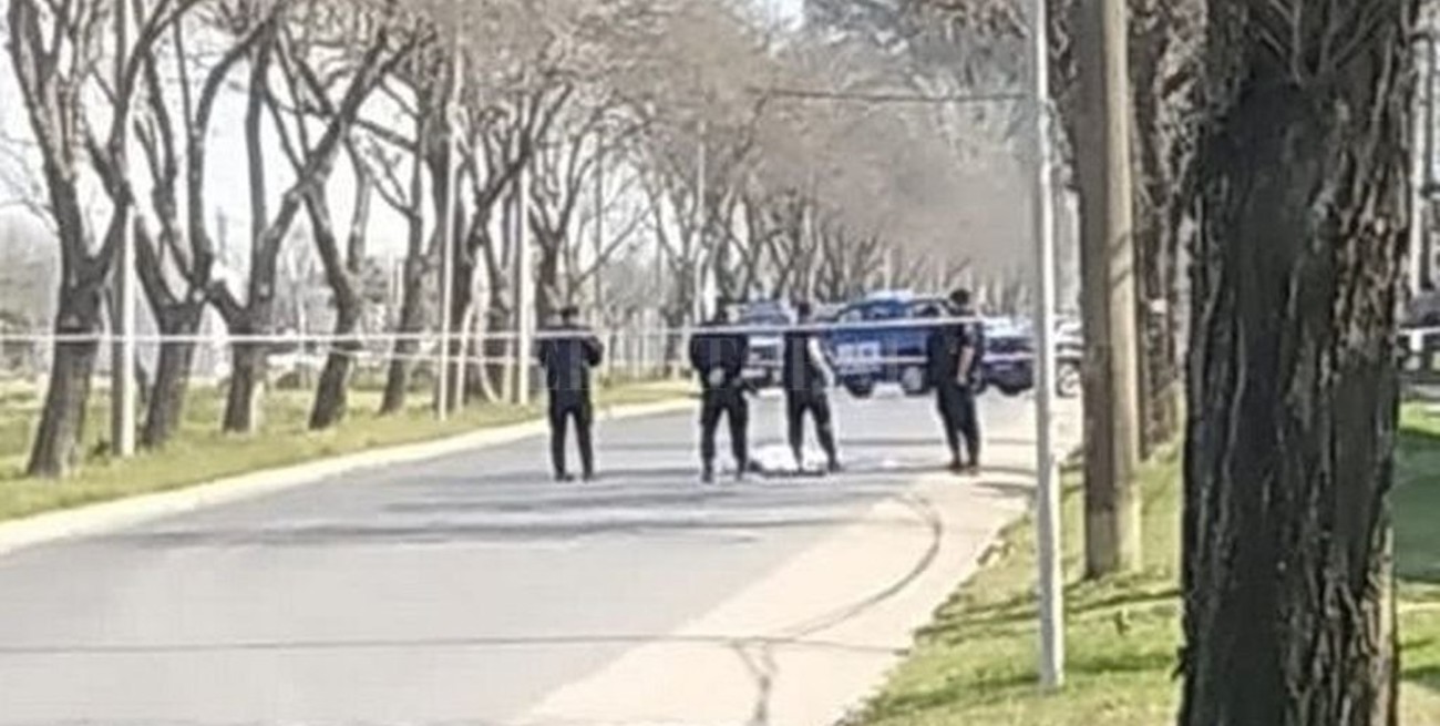 Femicidio: un hombre asesinó a puñaladas a una mujer y la dejó tirada en la calle