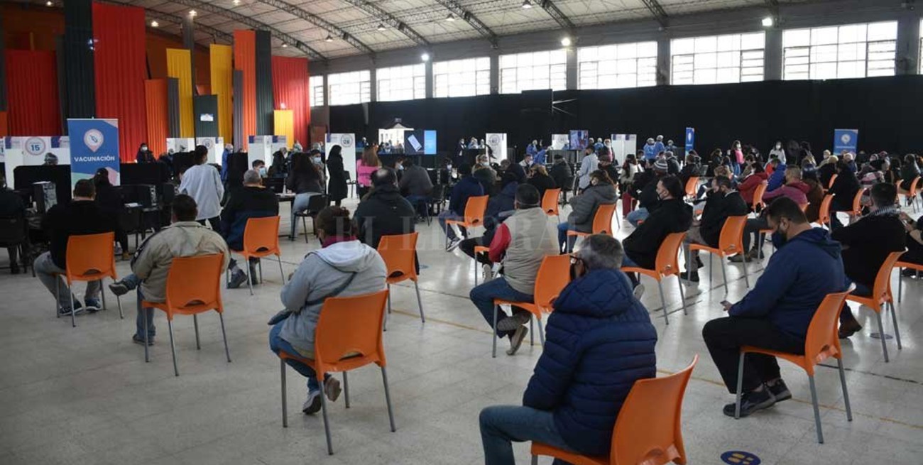 ¿Agosto fue el mes de las segundas dosis? Así avanzó el ritmo vacunatorio en el país